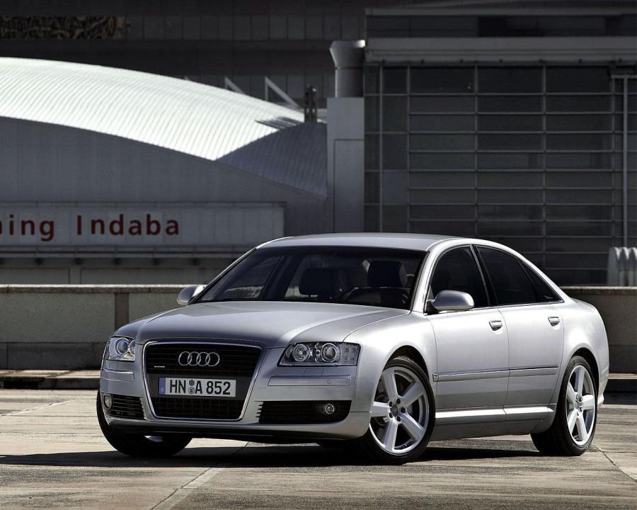  Audi A8 4.2 Quattro (D3) 2005 года  (фото 7 из 9)